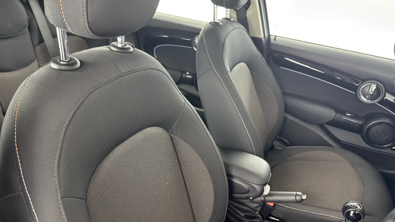 MINI Hatchback 1.5 Cooper Classic 5dr Petrol Hatchback